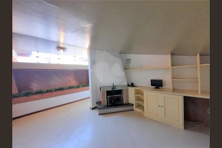 Casa à venda com 4 quartos, 447m² em Granja Julieta, São Paulo