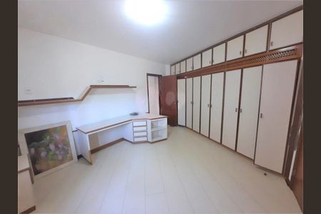 Casa à venda com 4 quartos, 447m² em Granja Julieta, São Paulo