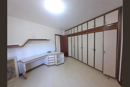 Casa à venda com 4 quartos, 447m² em Granja Julieta, São Paulo