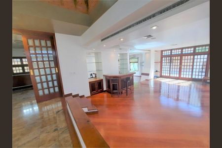 Casa à venda com 4 quartos, 447m² em Granja Julieta, São Paulo