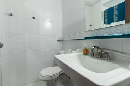 Banheiro Social de kitnet/studio para alugar com 1 quarto, 27m² em Centro, Pinhais