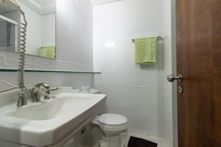 Banheiro Social de kitnet/studio para alugar com 1 quarto, 27m² em Centro, Pinhais