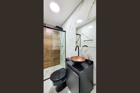 Banheiro Social de kitnet/studio para alugar com 1 quarto, 30m² em Vila Brandina, Campinas