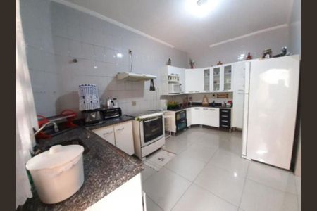 Casa à venda com 3 quartos, 258m² em Jardim Monte Azul, São Paulo