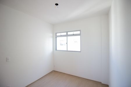 Quarto 1 de apartamento à venda com 2 quartos, 47m² em Chácaras Califórnia, Contagem