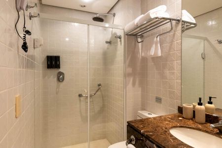 Banheiro de kitnet/studio à venda com 1 quarto, 30m² em Higienópolis, São Paulo