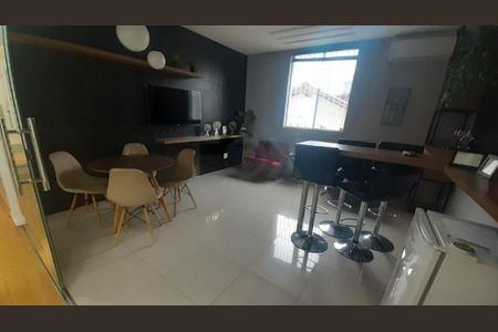 Casa à venda com 7 quartos, 477m² em Vila Paris, Belo Horizonte
