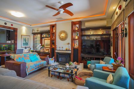 Sala de casa à venda com 3 quartos, 275m² em Vila Jardim, Porto Alegre