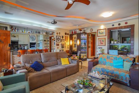 Sala de casa à venda com 3 quartos, 275m² em Vila Jardim, Porto Alegre