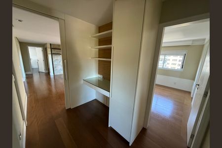 Apartamento para alugar com 3 quartos, 157m² em Vila Morumbi, São Paulo