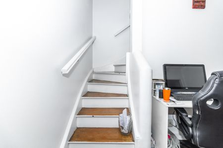 Escada de casa para alugar com 3 quartos, 120m² em Pompeia, São Paulo