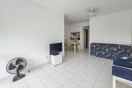 Sala de apartamento para alugar com 2 quartos, 70m² em Jardim Las Palmas, Guarujá