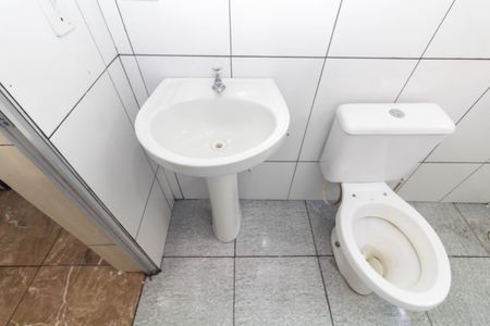 Banheiro de casa para alugar com 1 quarto, 35m² em Parque Savoi City, São Paulo