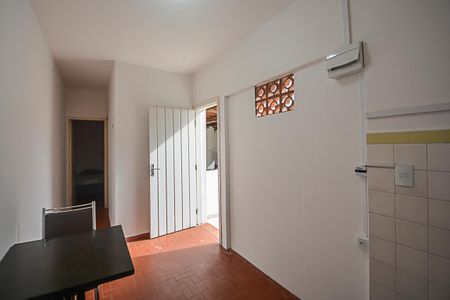 Sala/Cozinha de casa para alugar com 1 quarto, 18m² em Jardim do Mar, São Bernardo do Campo