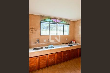 Casa para alugar com 4 quartos, 600m² em Sagrada Família, Belo Horizonte