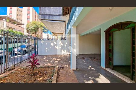 Casa para alugar com 4 quartos, 600m² em Sagrada Família, Belo Horizonte