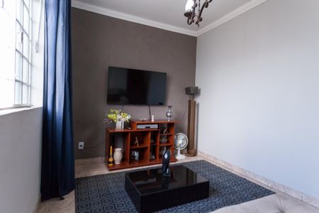 Sala de TV de casa à venda com 3 quartos, 460m² em Tres Barras, Contagem
