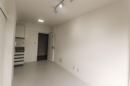 Sala de apartamento para alugar com 1 quarto, 30m² em Imbuí, Salvador