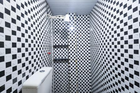 Banheiro de kitnet/studio para alugar com 1 quarto, 20m² em Santa Teresa, Rio de Janeiro