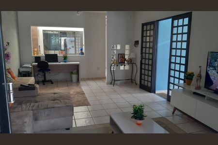 Casa à venda com 3 quartos, 284m² em Jardim Santa Gertrudes, Jundiaí