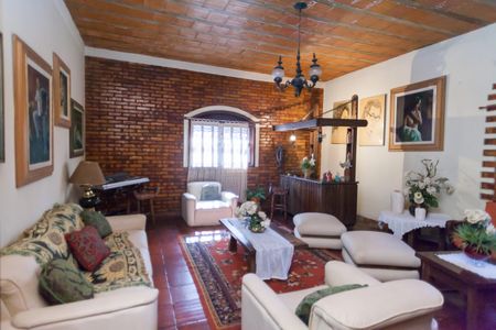 Sala de casa à venda com 4 quartos, 200m² em Olaria, Nova Lima