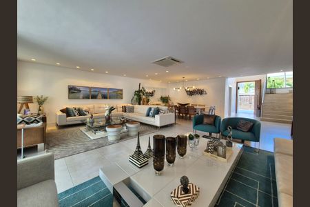 Sala de casa de condomínio à venda com 5 quartos, 680m² em Barra da Tijuca, Rio de Janeiro