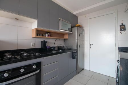 Cozinha de apartamento para alugar com 1 quarto, 26m² em Parque Maria Helena, São Paulo
