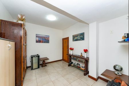 Sala de casa à venda com 8 quartos, 401m² em Coração Eucarístico, Belo Horizonte