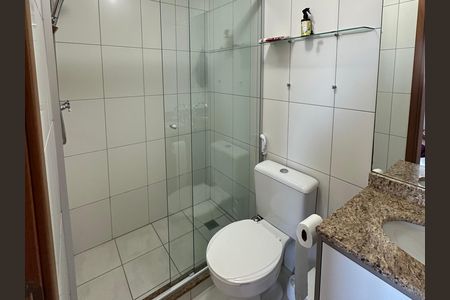 Banheiro Social de apartamento à venda com 3 quartos, 80m² em Vila Jardim, Porto Alegre