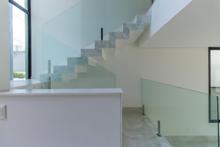 Escada de casa de condomínio para alugar com 4 quartos, 380m² em Granja Viana, Cotia