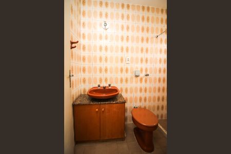 Banheiro de casa à venda com 1 quarto, 32m² em Santana, Porto Alegre