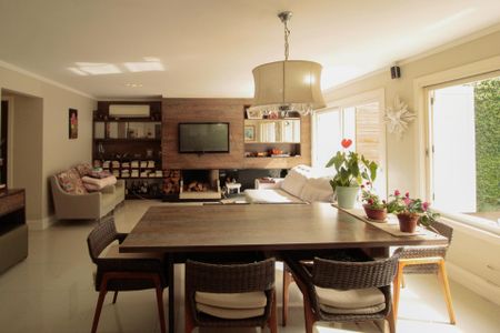 Sala de casa à venda com 3 quartos, 300m² em Passo D’areia, Porto Alegre