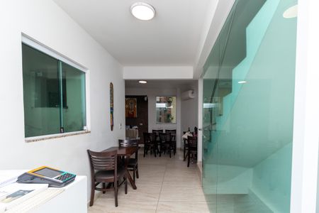 Sala de casa para alugar com 7 quartos, 290m² em Luz, São Paulo