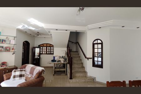 Sala de casa para alugar com 3 quartos, 413m² em Jardim das Oliveiras, São Paulo