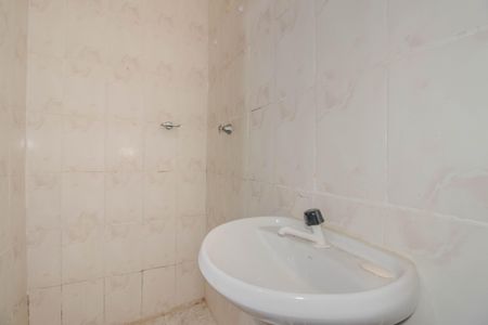 Banheiro de apartamento para alugar com 1 quarto, 50m² em Jardim Dona Leopoldina, Porto Alegre