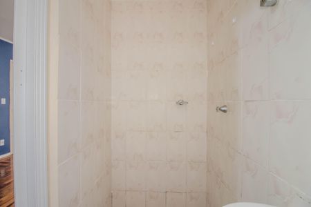 Banheiro de apartamento para alugar com 1 quarto, 50m² em Jardim Dona Leopoldina, Porto Alegre