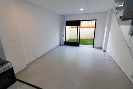 Sala de casa de condomínio à venda com 2 quartos, 79m² em Bairro das Palmeiras, Campinas