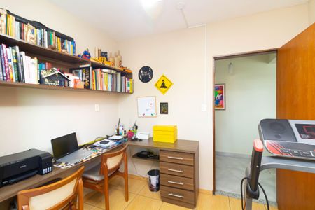 Quarto 2 de casa à venda com 3 quartos, 300m² em Jardim Lucinda, São Paulo