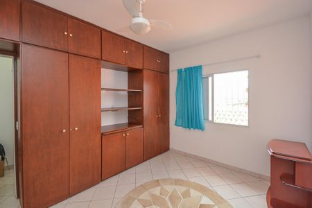 Quarto 1 de casa para alugar com 3 quartos, 120m² em Vila Marari, São Paulo