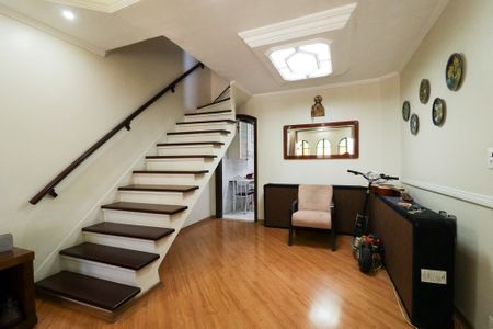 Sala de casa à venda com 2 quartos, 127m² em Conjunto Residencial Novo Pacaembu, São Paulo