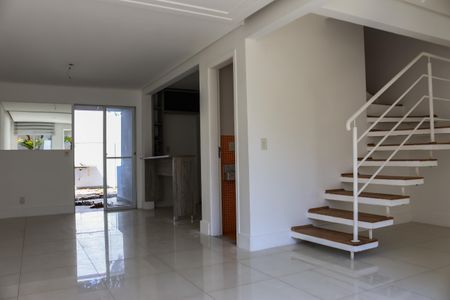 Sala de casa de condomínio para alugar com 3 quartos, 110m² em Jardim Passargada I, Cotia
