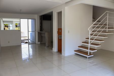 Sala de casa de condomínio para alugar com 3 quartos, 110m² em Jardim Passargada I, Cotia