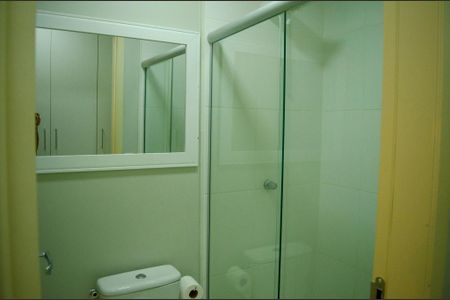 Banheiro de kitnet/studio para alugar com 1 quarto, 46m² em Setor Bueno, Goiânia