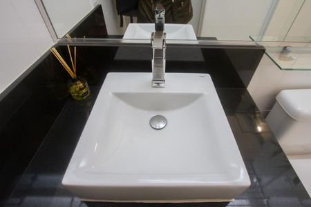 Banheiro de kitnet/studio para alugar com 1 quarto, 54m² em Cidade Monções, São Paulo