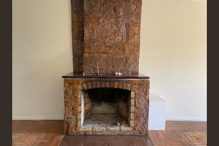 Sala de casa para alugar com 2 quartos, 890m² em Jardim Central, Cotia