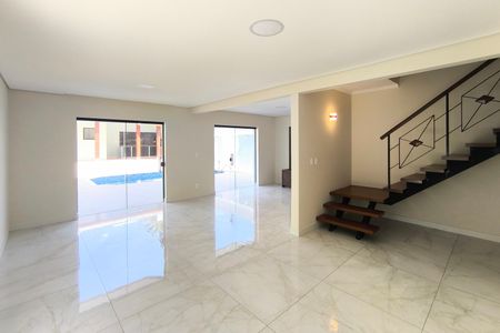 Sala de casa de condomínio à venda com 3 quartos, 410m² em Chácara Morada Mediterrânea, Jundiaí