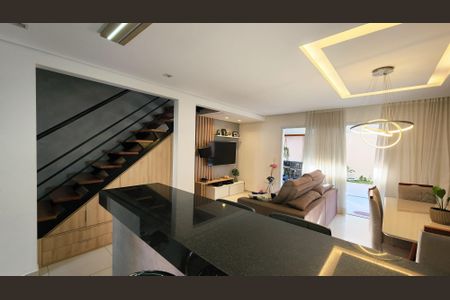 Sala de casa de condomínio à venda com 3 quartos, 130m² em Medeiros, Jundiaí