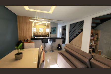 Sala de casa de condomínio à venda com 3 quartos, 130m² em Medeiros, Jundiaí