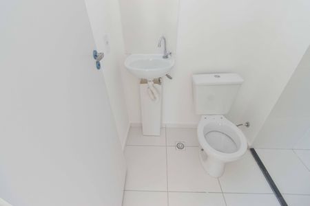 Banheiro de kitnet/studio para alugar com 0 quarto, 58m² em Chácara Inglesa, São Paulo