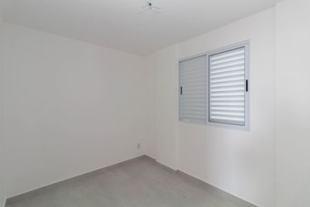 Quarto 2 de apartamento para alugar com 2 quartos, 40m² em Parque Sonia, São Paulo